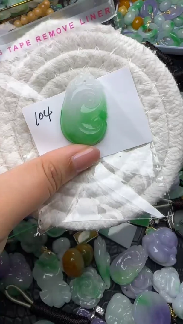 颈饰未镶嵌翡翠缅甸翡翠吊坠