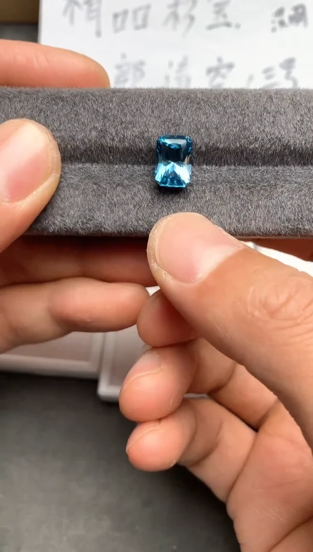 未镶嵌裸石托帕石4.5ct左右