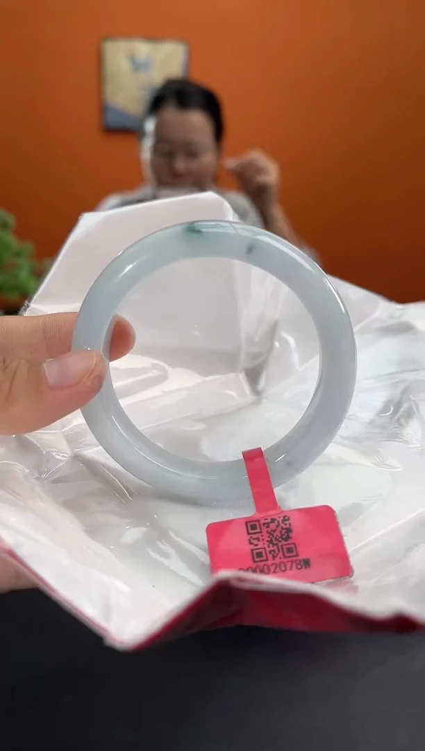 翡翠手镯未镶嵌翡翠手镯