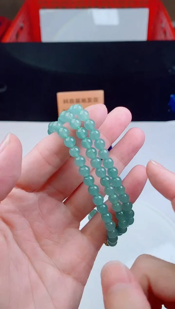 颈饰未镶嵌翡翠   `