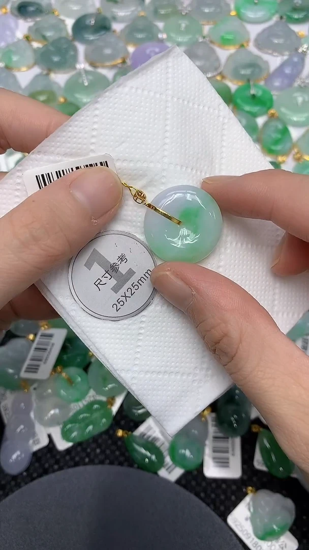 颈饰18K金镶嵌翡翠111111111111