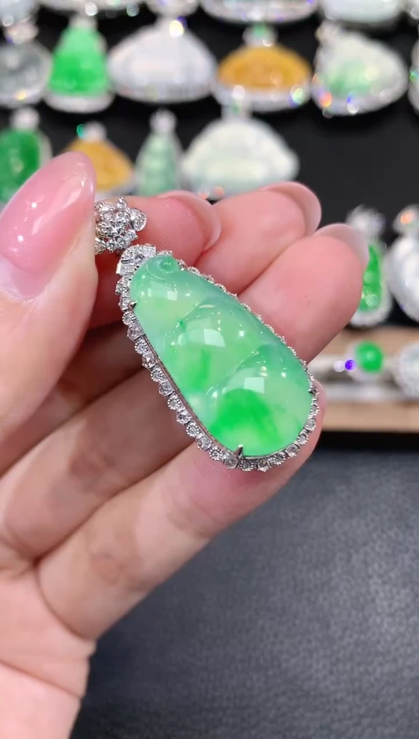 吊坠(不含链)18K金镶嵌翡翠吵***姐C101