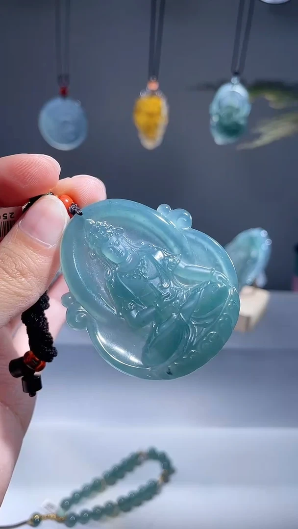 颈饰未镶嵌翡翠观音