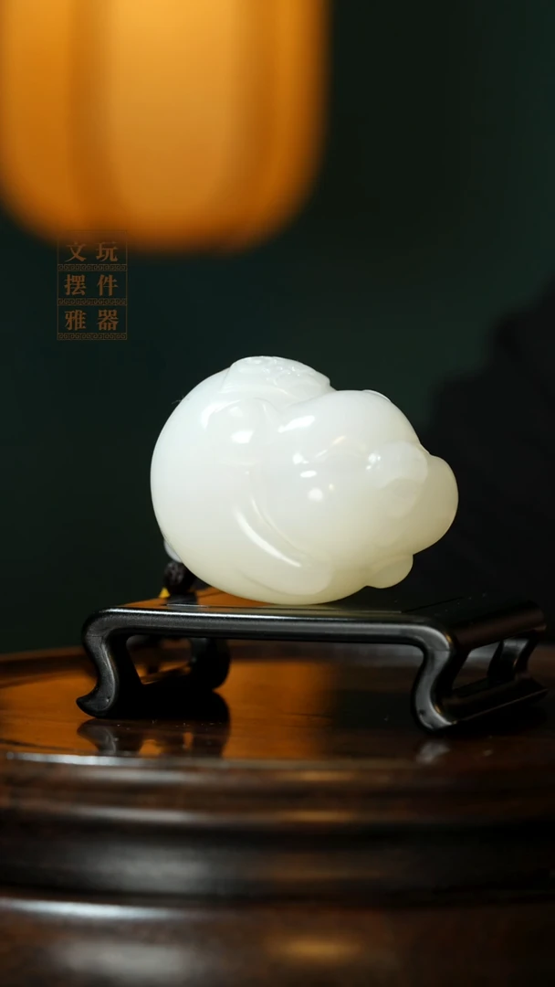 玉《纳福飞猪》手把件摆件