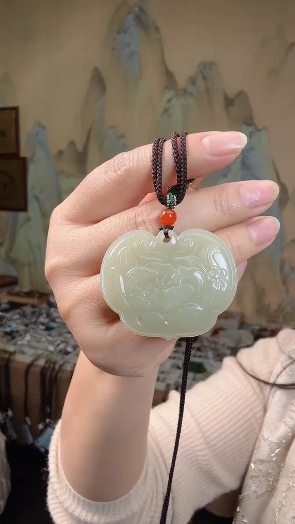 颈饰未镶嵌和田玉.