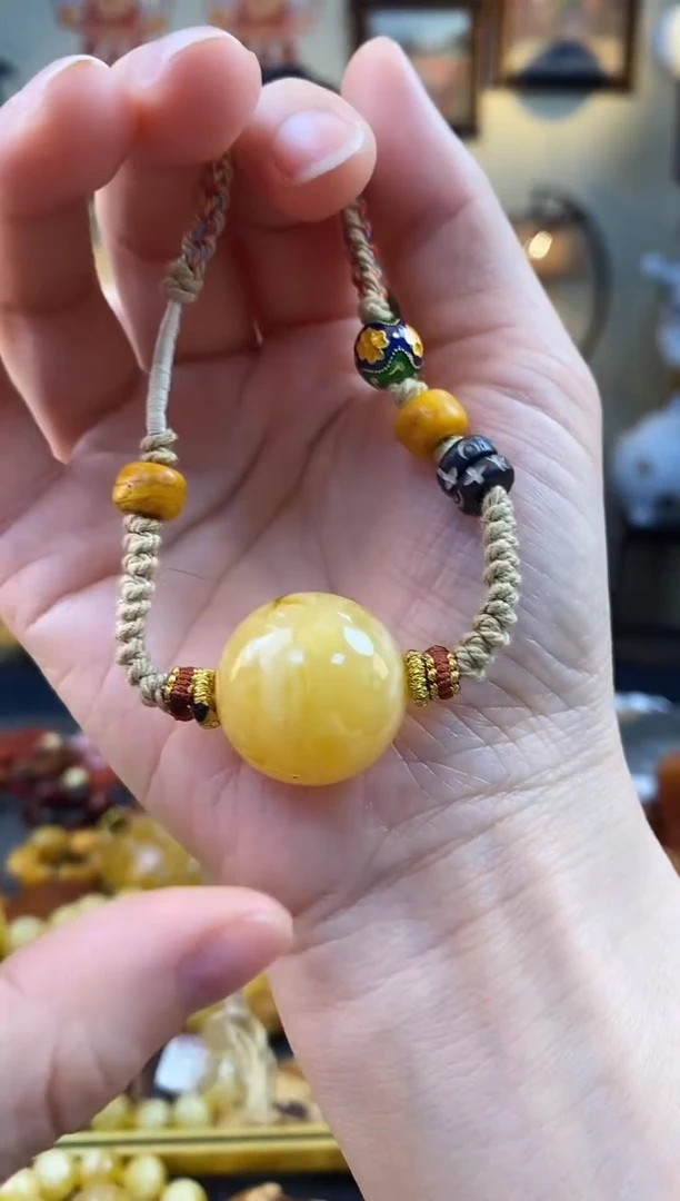 未镶嵌琥珀颈饰吊坠 微微瑕