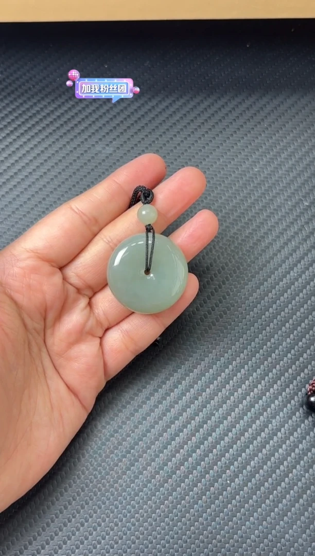 吊坠(赠链)未镶嵌和田玉且末近矿微色差平安扣