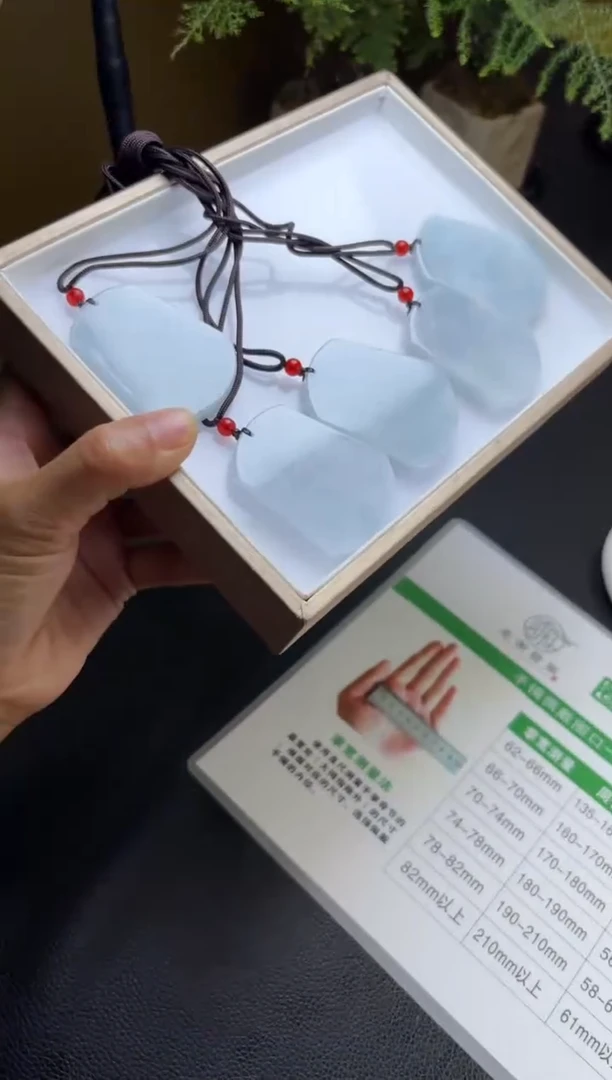 未镶嵌挂件翡翠多样性发一件R703152