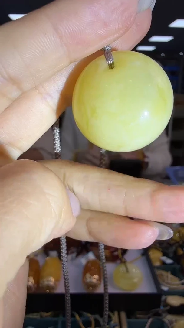 琥珀颈饰未镶嵌171秒拍号 假一罚三