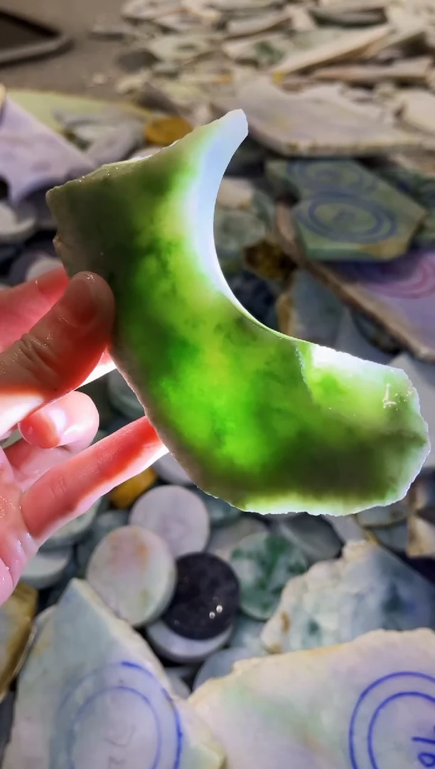【闪购商品】翡翠颈饰未镶嵌A货吴平805