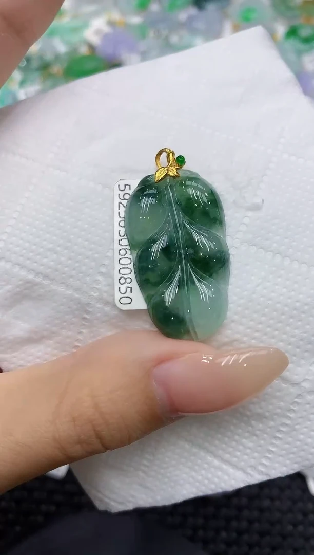 颈饰18K金镶嵌翡翠111111111111