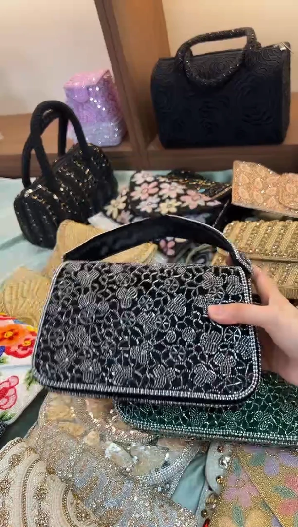 织物百格汇手工串珠包