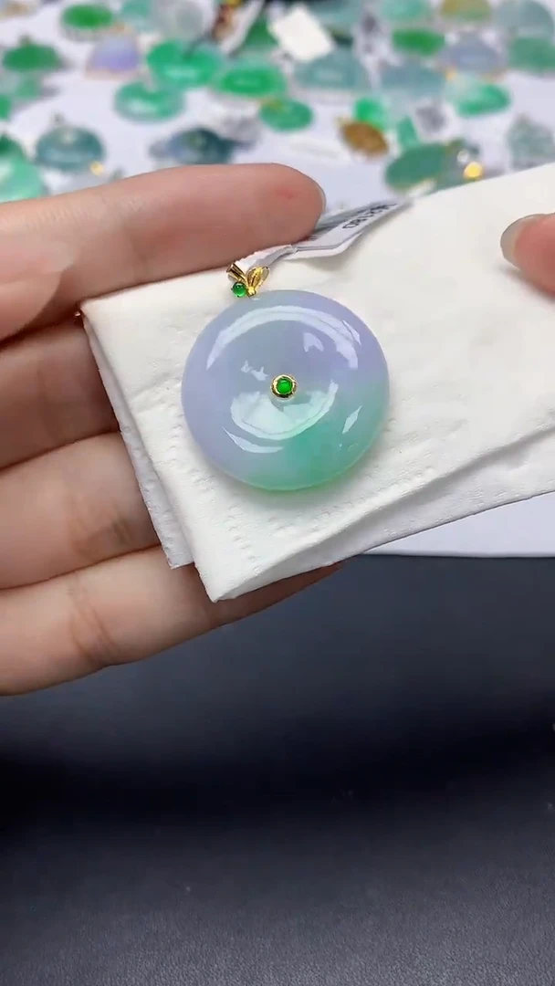 翡翠18K金镶嵌颈饰天然缅甸a货翡翠