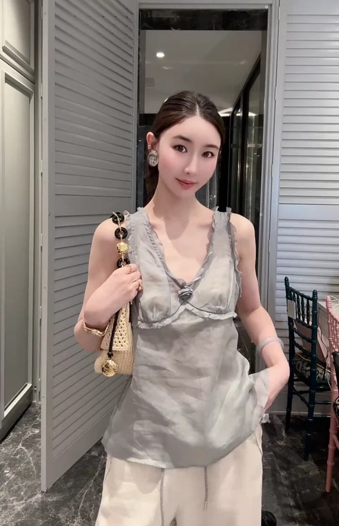 25夏新款气质高级感时髦百搭轻薄舒适透气花边无袖V领外穿背心女