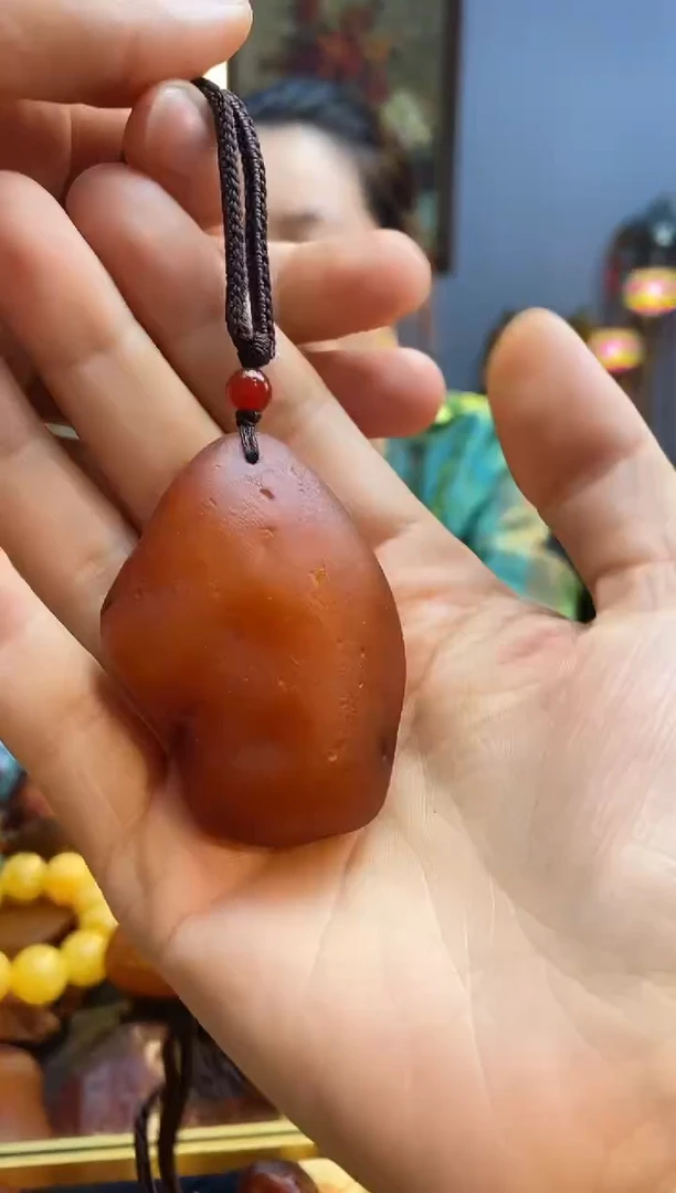 未镶嵌颈饰琥珀吊坠