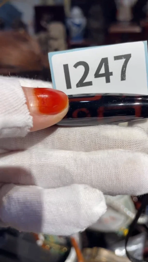 瓷片李**：表姐直播链接热卖