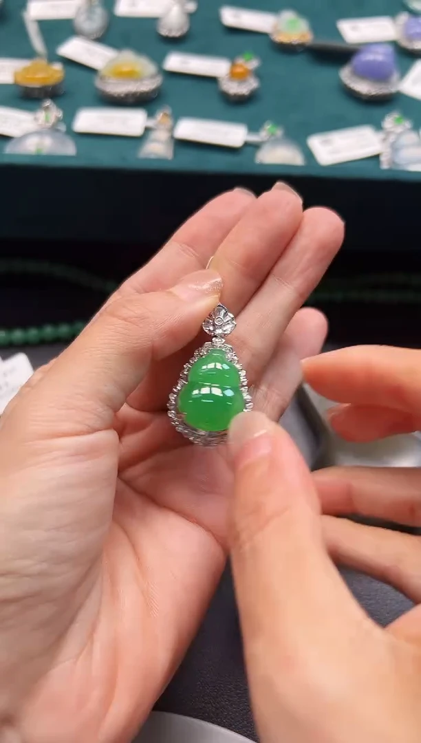 颈饰18K金镶嵌翡翠KXHM1115-018