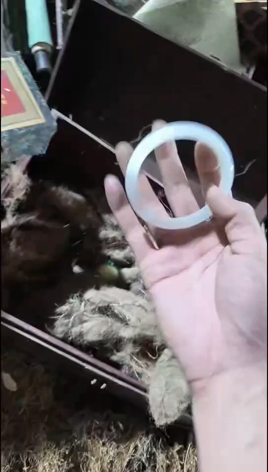 香榧木白色镯子1