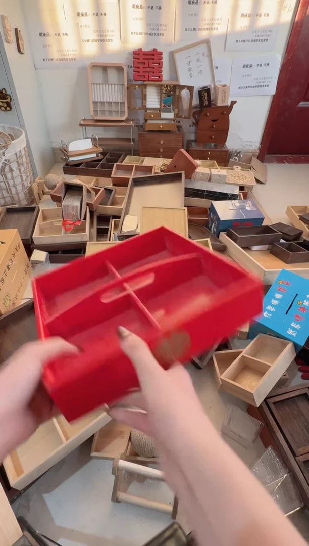 红色手提四宫格微瑕拍下不退不换无售后