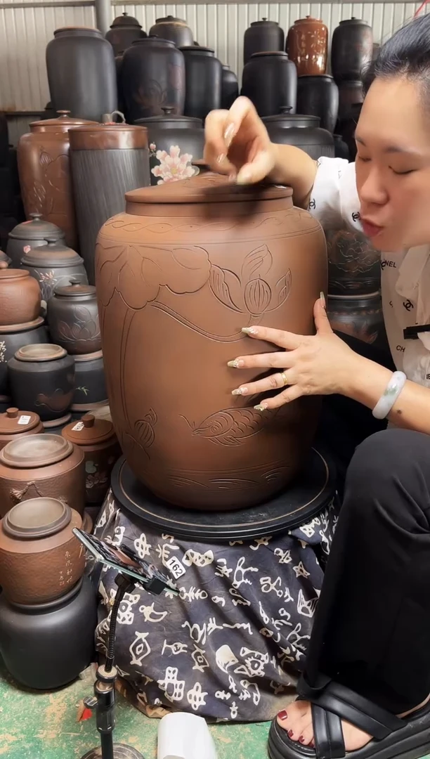 罐瑕疵茶缸高51cm 古铜色  074