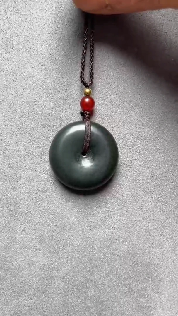 颈饰未镶嵌和田玉（碧玉）.