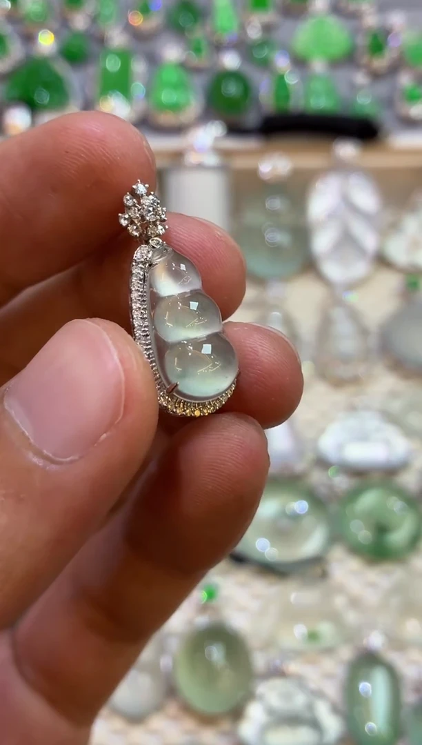 吊坠(不含链)18K金镶嵌翡翠豆子