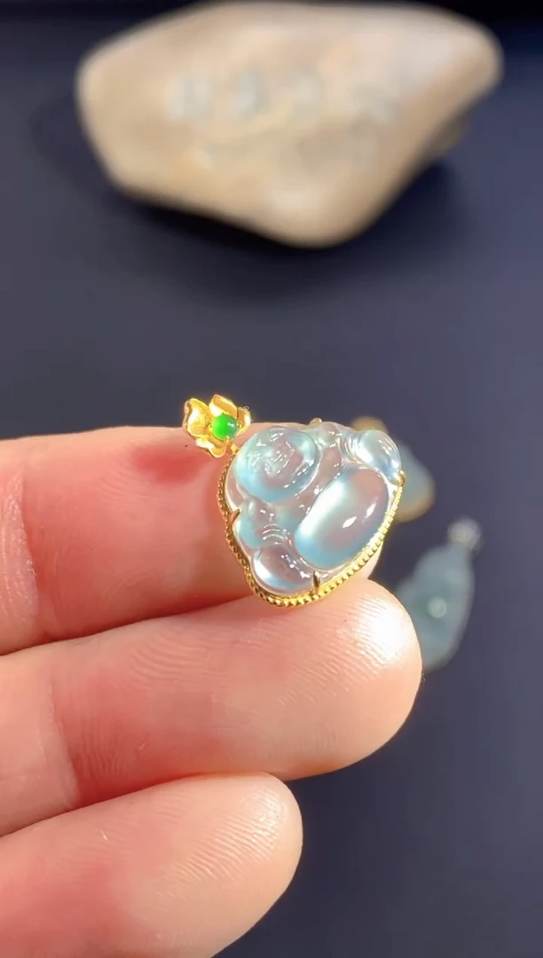颈饰18K金镶嵌翡翠