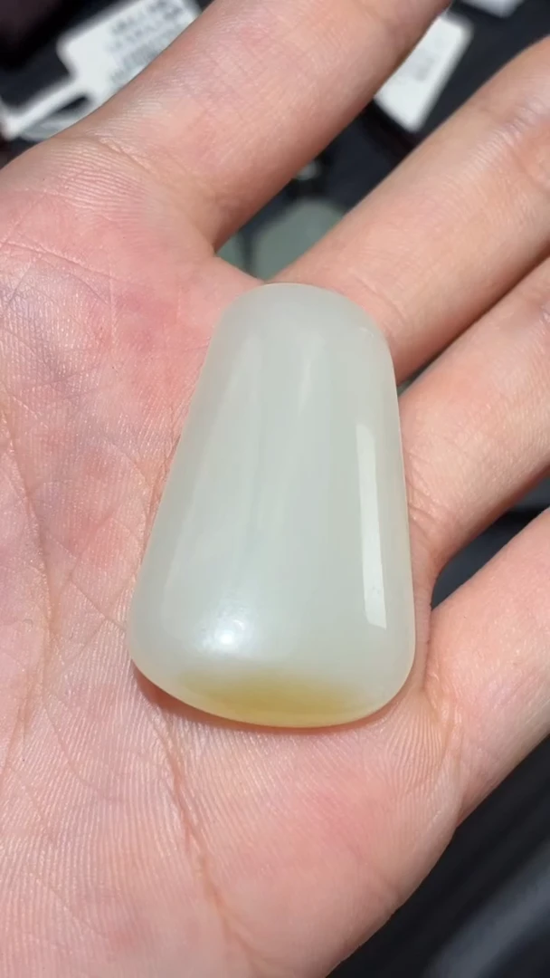 吊坠(不含链)未镶嵌和田玉且末金山糖白微色差吊坠确认返60米