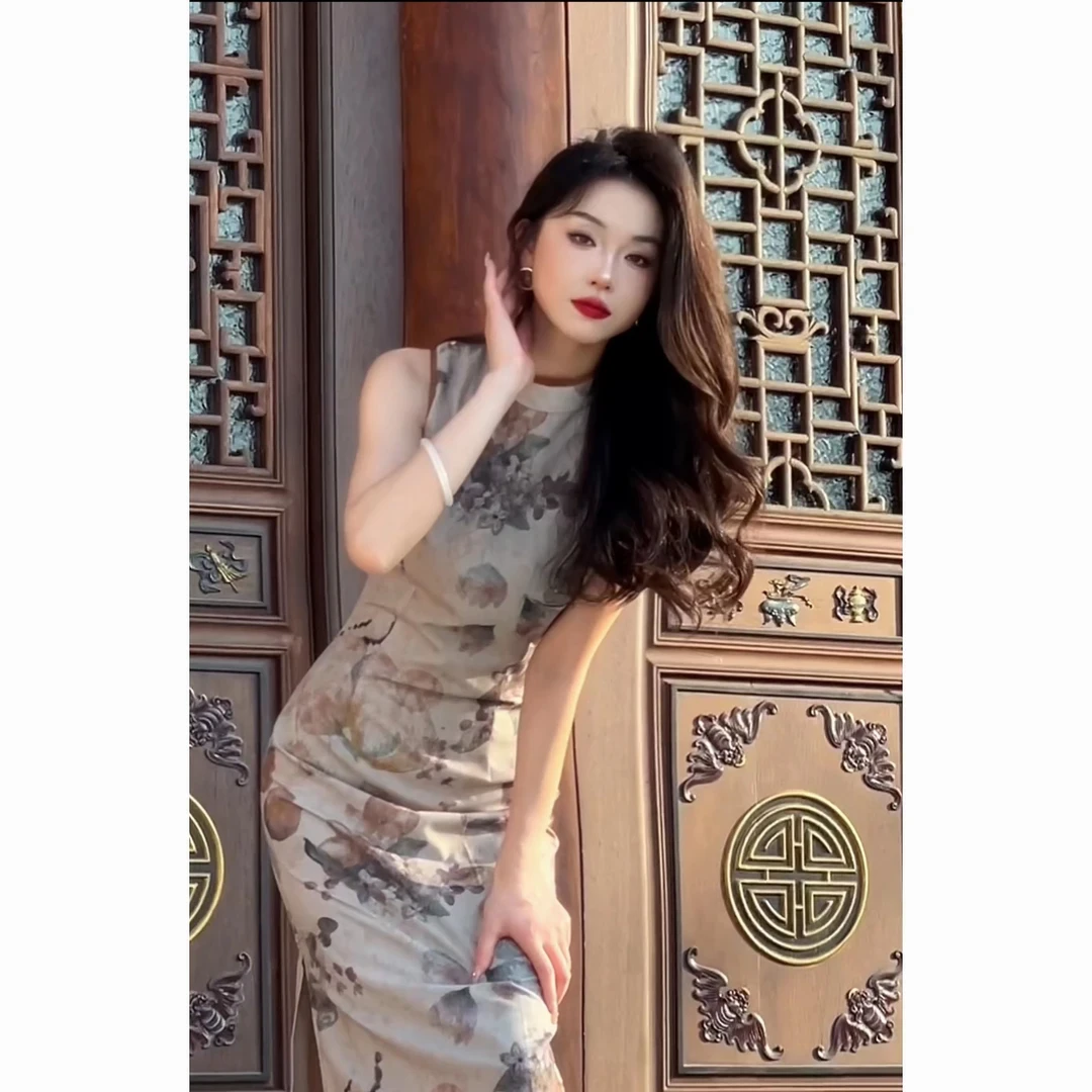 2025年夏季新款中长款国风复古无袖气质改良版旗袍裙日常优雅修身