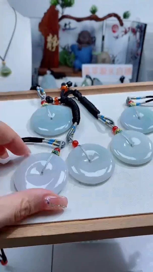 翡翠未镶嵌颈饰吊坠
