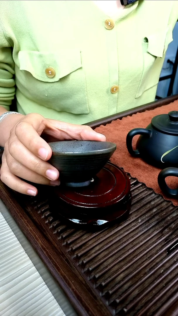 Y***.云南建水紫陶-斗笠螺纹杯