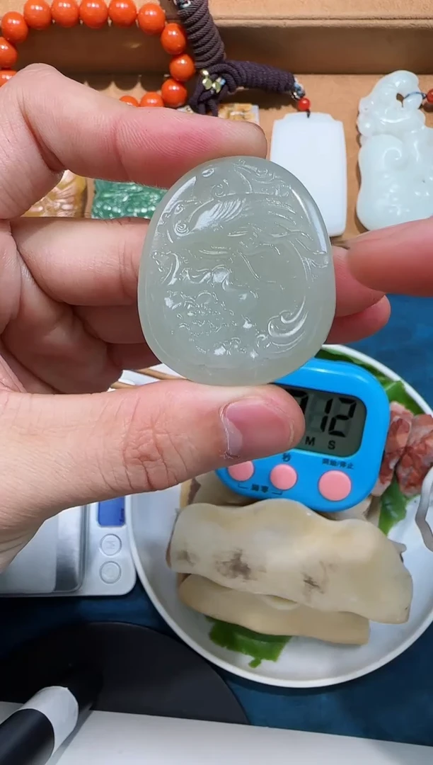 颈饰未镶嵌和田玉难**涂吊坠