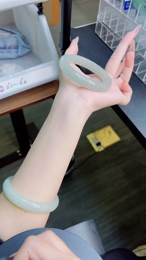 未镶嵌手镯石英质玉237-57