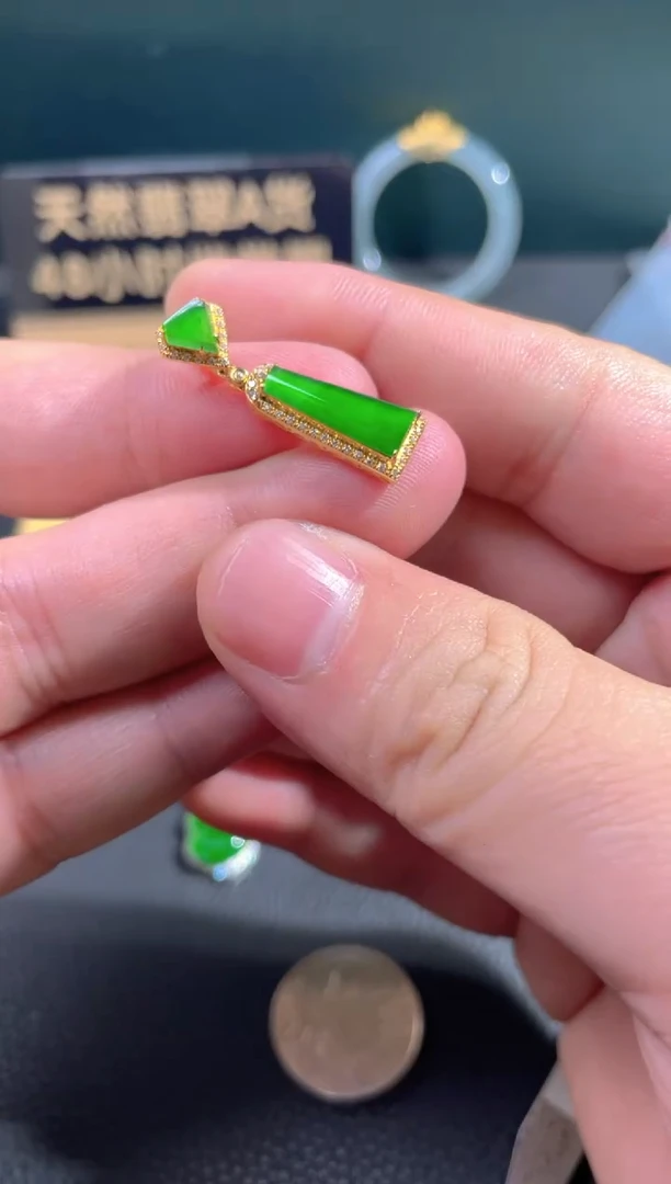 【闪购商品】翡翠颈饰18K金镶嵌翡翠