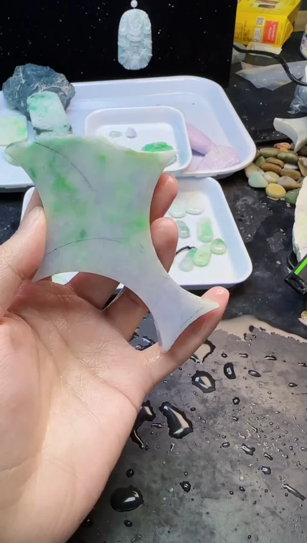 颈饰未镶嵌翡翠卖*蛋095天然A货翡翠