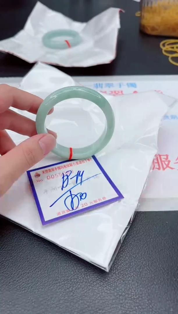 翡翠手镯未镶嵌1