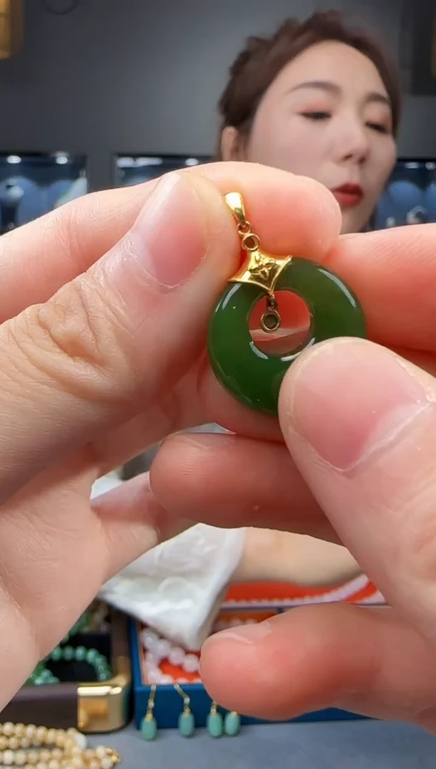 和田玉18K金镶嵌吊坠(不含链)1