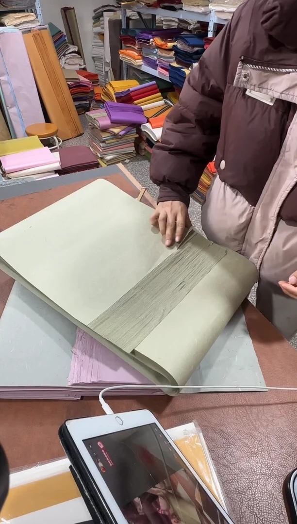 34*138豆绿色光板真银50张