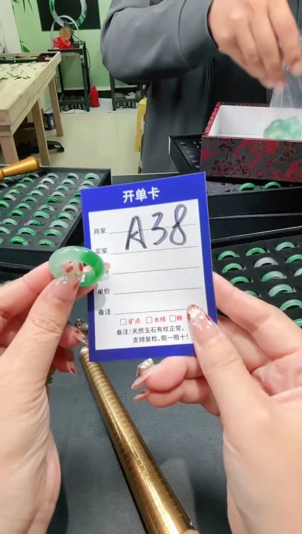 未镶嵌石英质玉戒指15