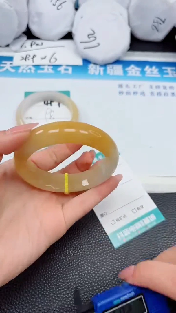 【闪购商品】石英质玉手镯未镶嵌498