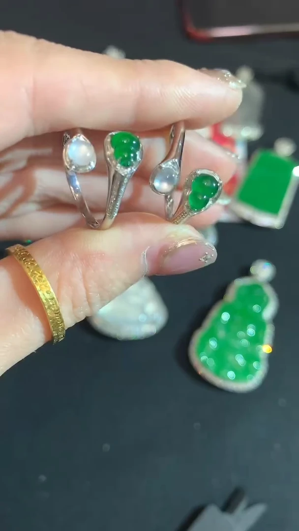 【闪购商品】翡翠18K金镶嵌戒指多样性发其一|