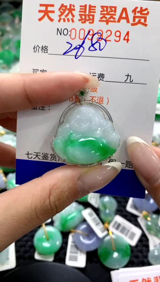 翡翠18K金镶嵌颈饰1111111111111111