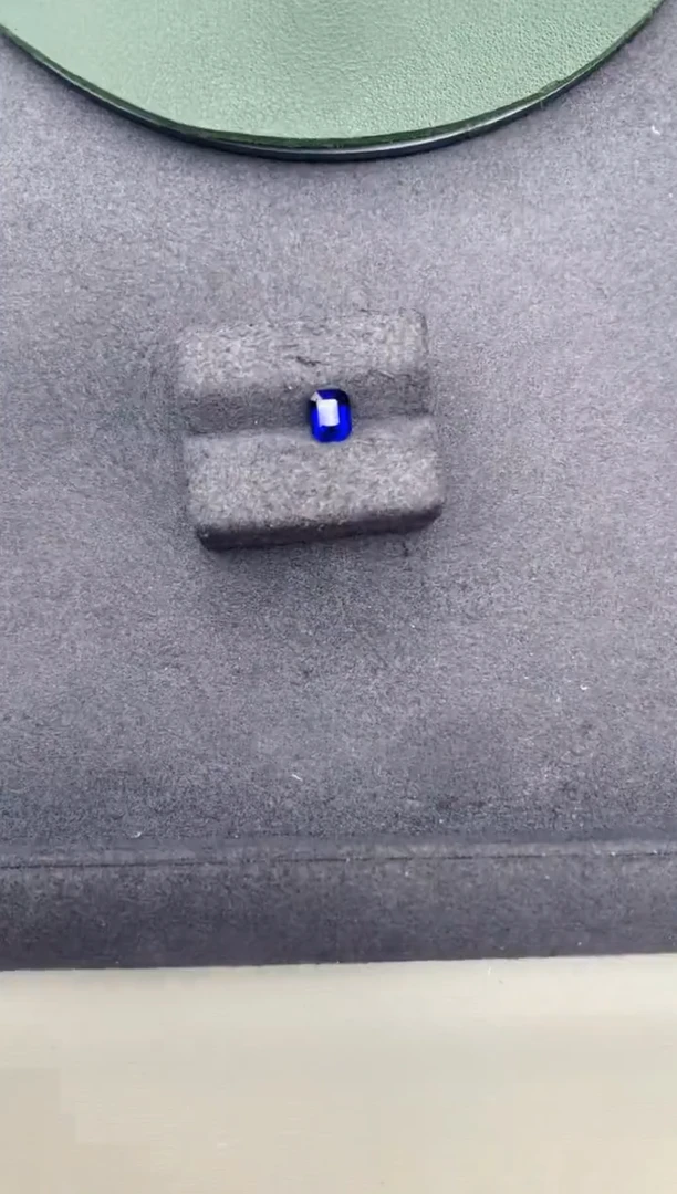 蓝宝石裸石未镶嵌1ct皇家蓝