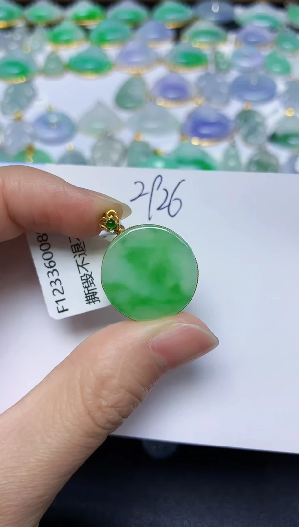 翡翠18K金镶嵌颈饰 天然缅甸翡翠A货