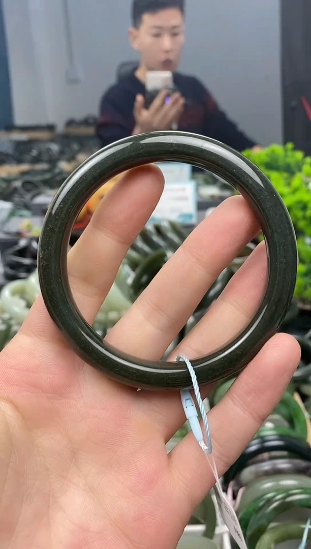 未镶嵌手镯和田玉64