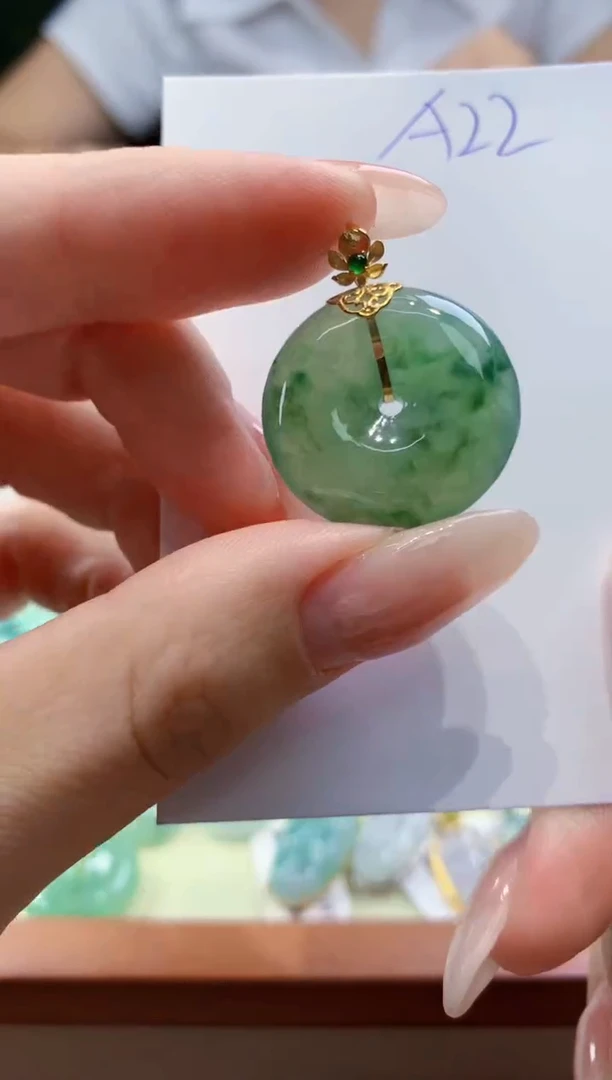 翡翠18K金镶嵌颈饰天然A货翡翠挂件
