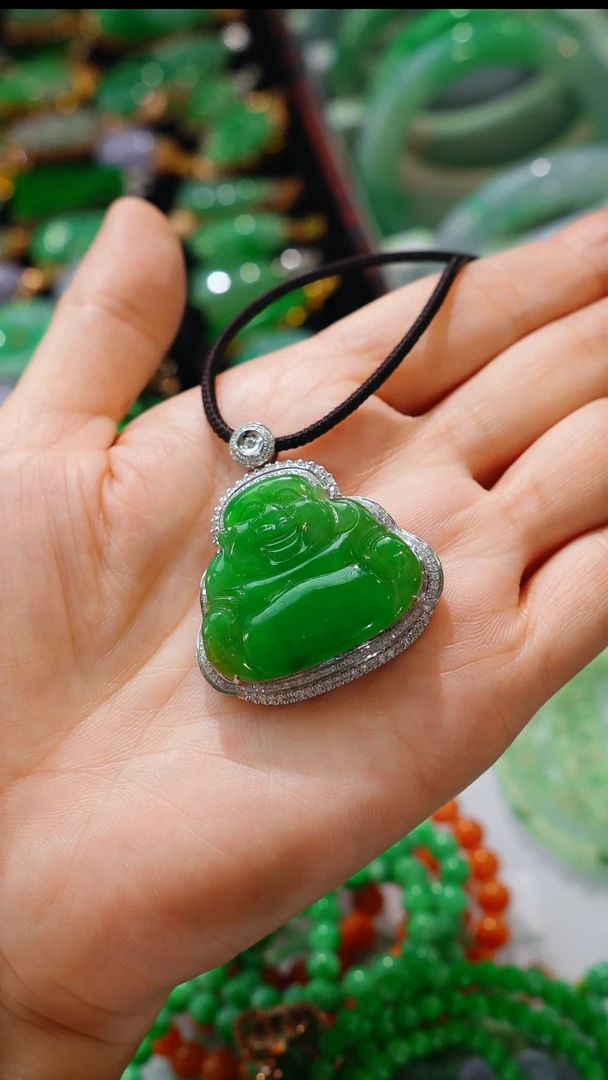 颈饰18K金镶嵌翡翠弥勒佛吊坠