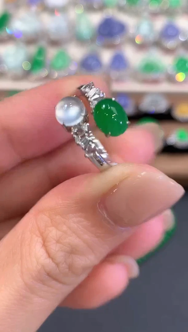 18K金镶嵌戒指翡翠a109