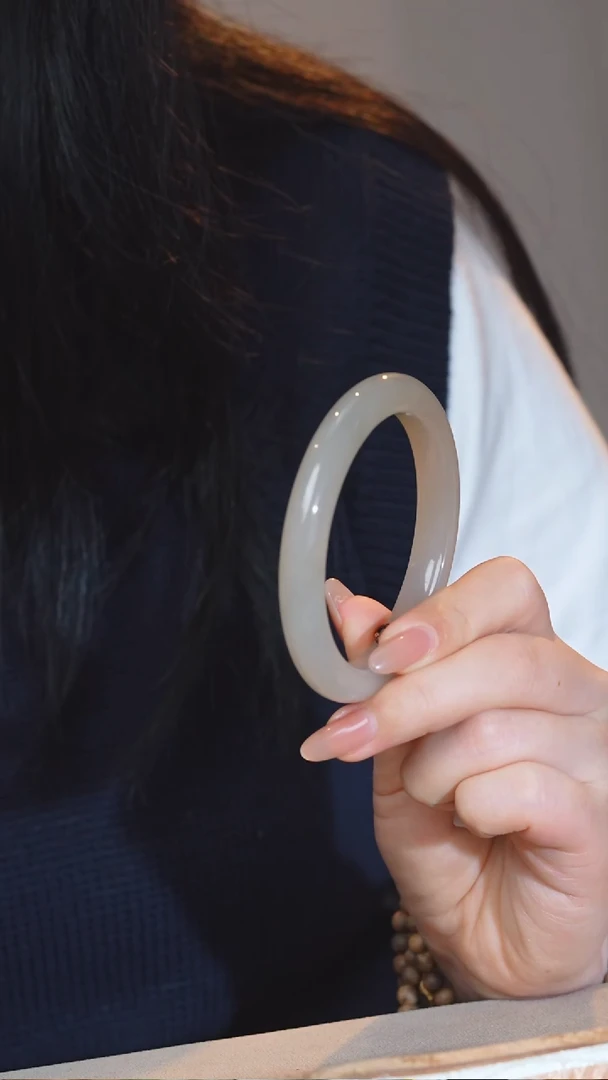 和田玉手镯未镶嵌圈口58（41号）@@J0764