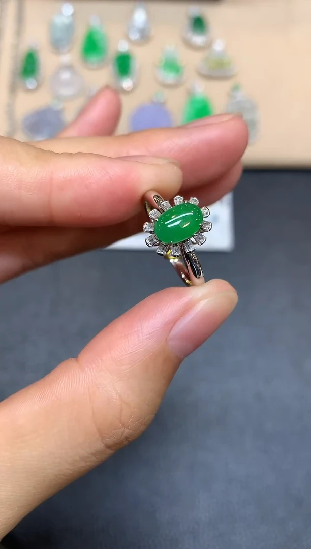 18K金镶嵌戒指翡翠蛋面【无服务费